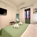 Apartment Il Cortiletto By Housilia Cefalu
